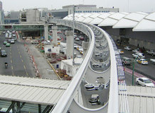 Verbindung zwischen zwei Flughafen-Terminals mit einem seilgezogenen System [DCC]